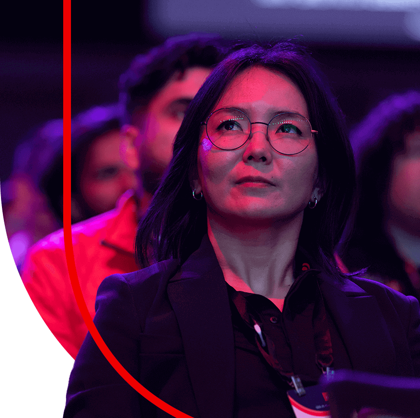 woman sitting in audience at Red Hat Summit